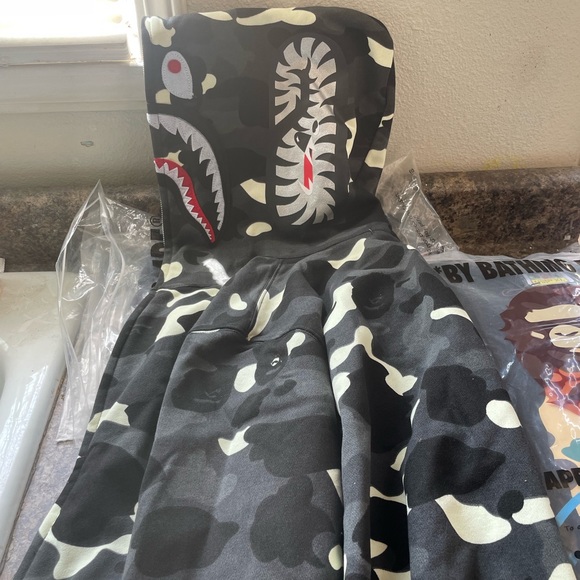 Selling authentic Bathing Ape Black & Grey camo zipper sweater (XL) - Picture 4 of 6